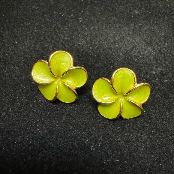 RDH Jewelry - Earrings green enamel Plumeria flowers signed RDH goldtone ,vintage
